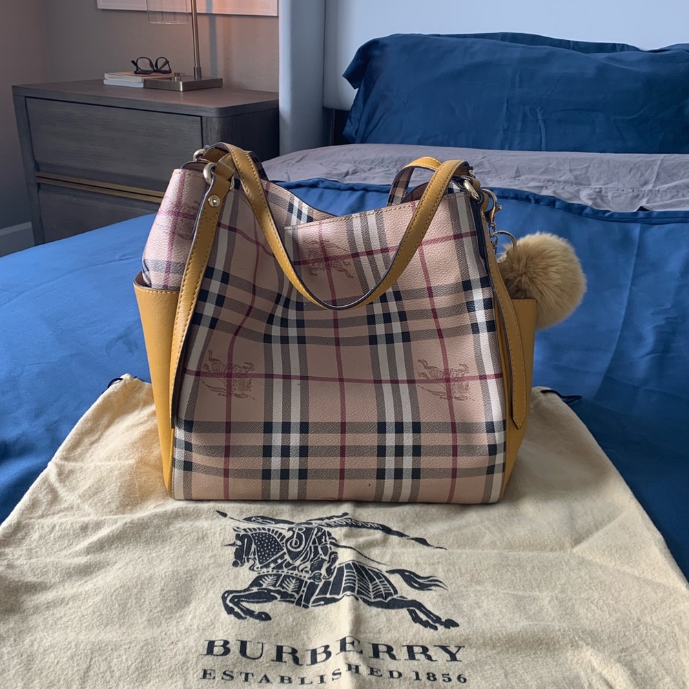 Burberry Checker print handbag 👜